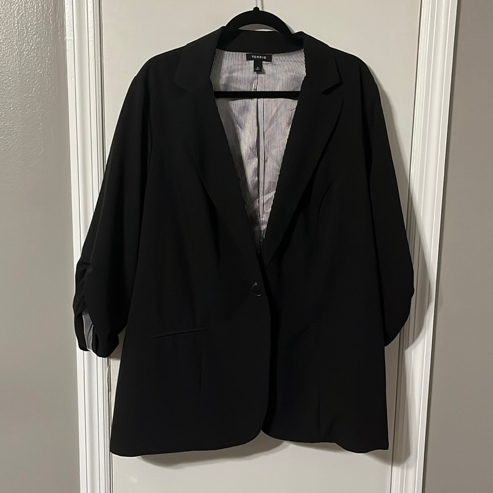 Modern style black blazer